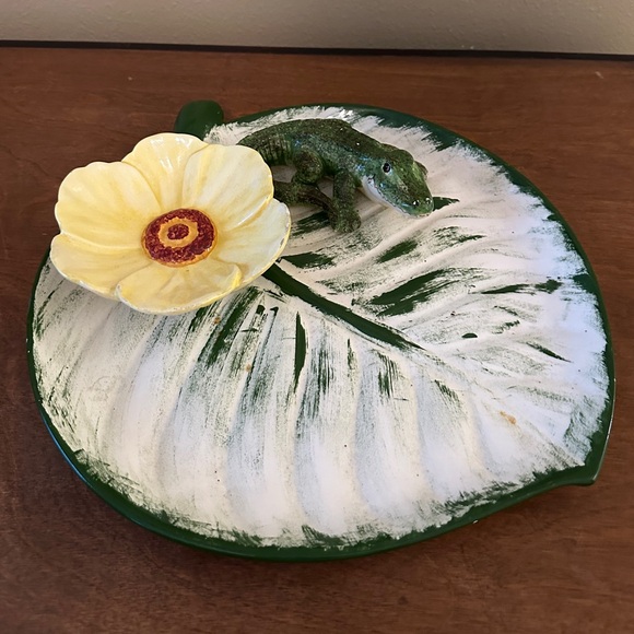Other - Leaf Shaped Plate with Yellow Flower and Green Alligator